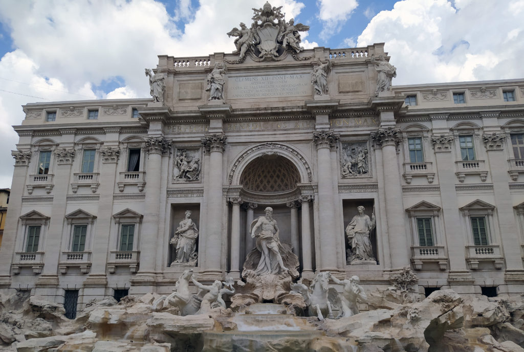 Questa immagine ha l'attributo alt vuoto; il nome del file è Fontana-di-Trevi-www.girovagandoinitalia-1024x688.jpg